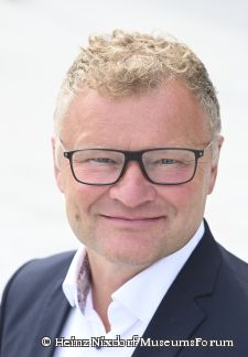 Portraitfoto von Herrn Dr. Jochen Viehoff